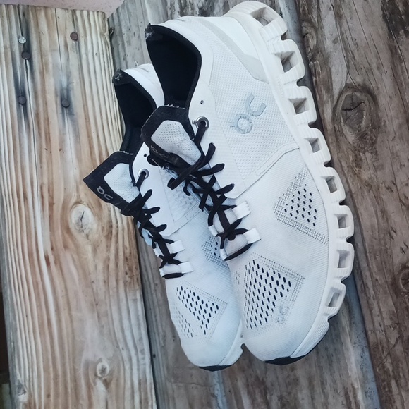 On cloud running shoes - Picture 5 of 10